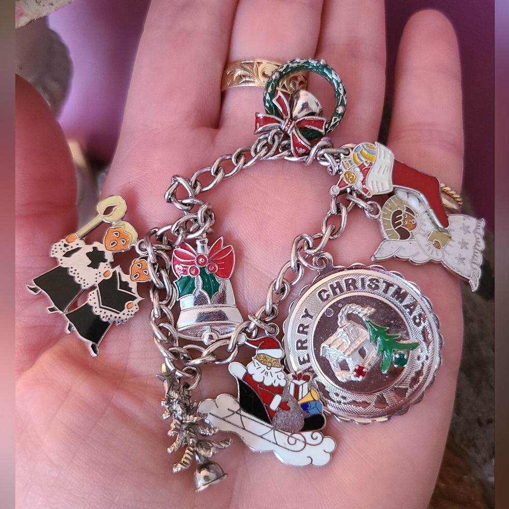 Vintage Wells Sterling Silver and Enamel Christmas Charm Bracelet - - Picture 5 of 7